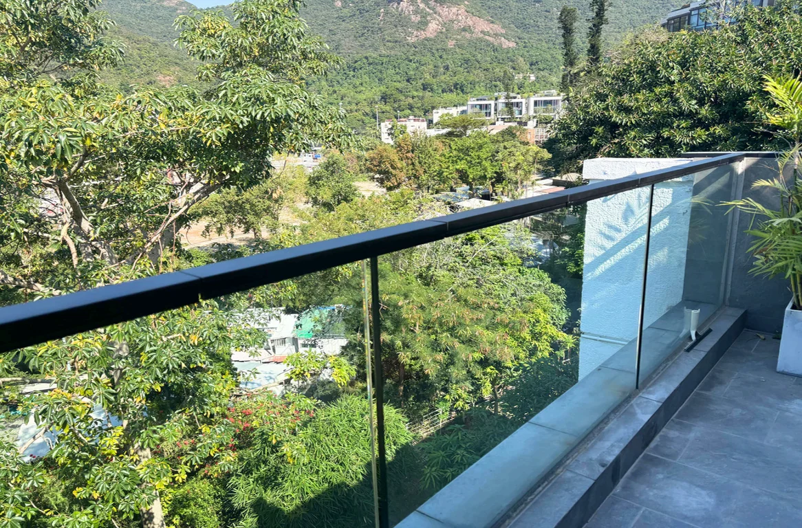 完成Apeiron Guard沿一個住宅玻璃屏障的攀爬偵測線